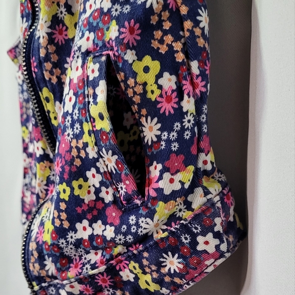 One Step Up Girls Blue Ditsy Collared Floral Denim Zip Up Vest Size 5/6- EUC - Picture 6 of 9